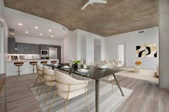 2728 McKinnon St in Dallas, TX - Building Photo - Building Photo