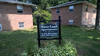 1341 E Highland Ave in Ravenna, OH - Building Photo