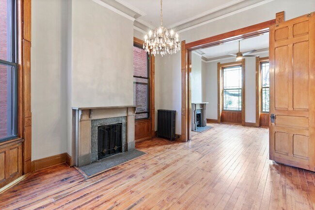 1512 W Jackson Blvd, Unit 2nd Floor in Chicago, IL - Foto de edificio - Building Photo