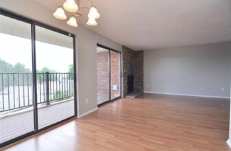 15911 E Dakota Pl, Unit 15911 Dakota Pl #301 in Aurora, CO - Building Photo - Building Photo