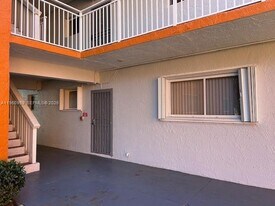 11301 SW 200th St in Miami, FL - Building Photo