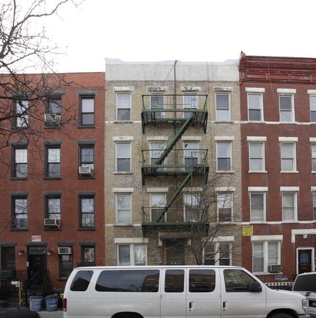 210 Huron St in Brooklyn, NY - Building Photo - Building Photo