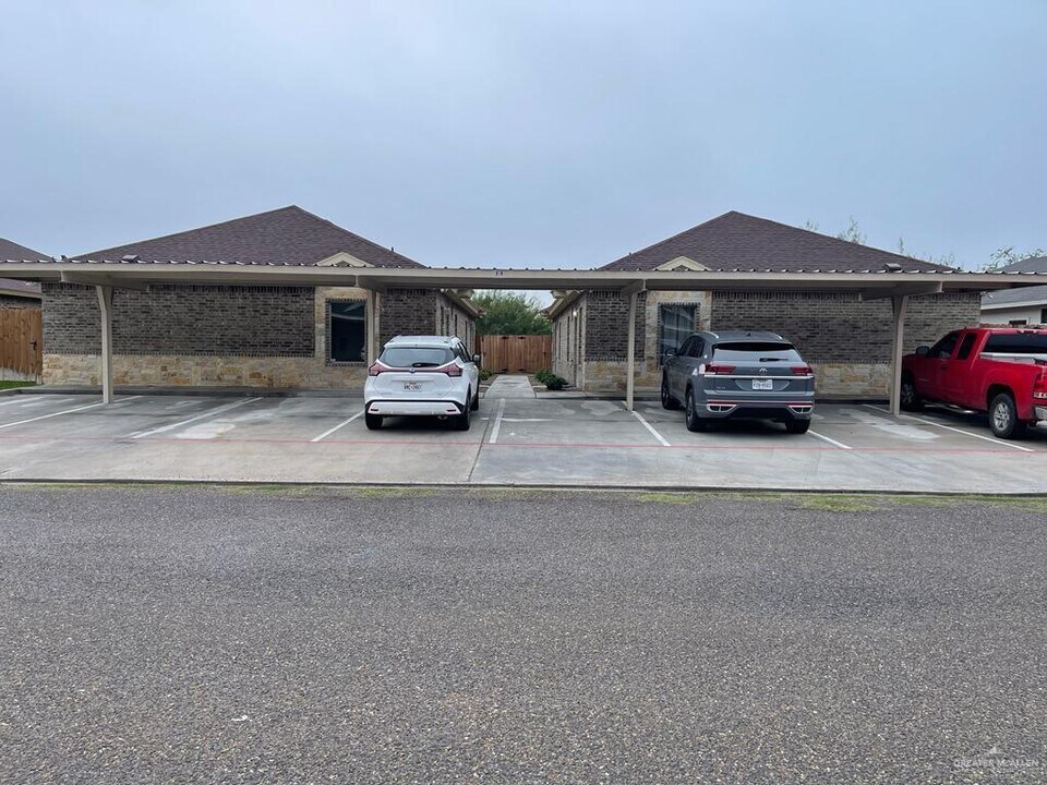 818 S Michigan St-Unit -3 in Alton, TX - Building Photo