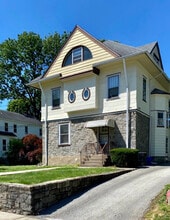 214 W Garfield Ave, Unit 3 in Norwood, PA - Foto de edificio - Building Photo