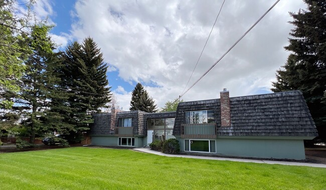 property at 1410 W Babcock St