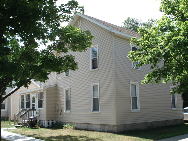 502 Dodge St, Unit 502 Upstairs