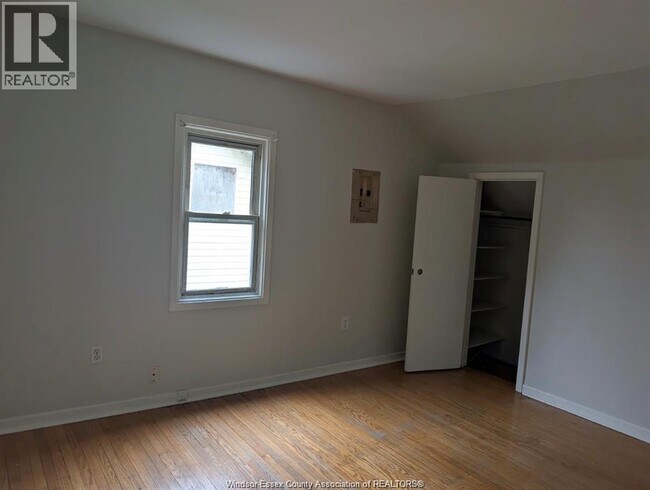 1335 Marentette Ave in Windsor, ON - Building Photo - Building Photo