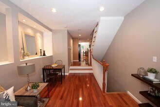 2025 Parrish St in Philadelphia, PA - Foto de edificio - Building Photo