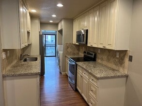 102 Vía Lago in Los Gatos, CA - Building Photo - Building Photo