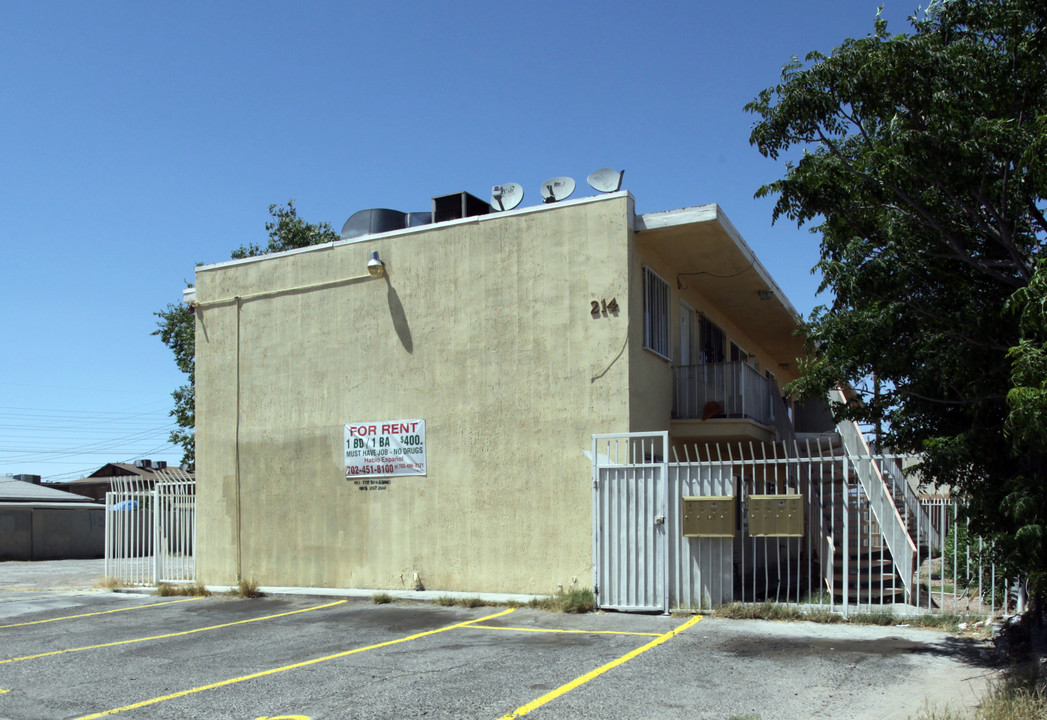 214 W Chicago Ave in Las Vegas, NV - Foto de edificio