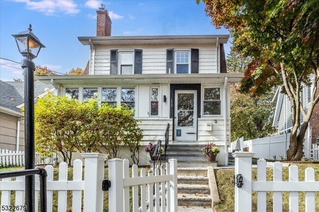 152 Essex Ave in Glen Ridge, NJ - Building Photo - Building Photo