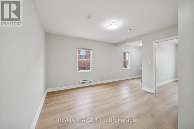 251 Simcoe St S in Oshawa, ON - Building Photo - Building Photo