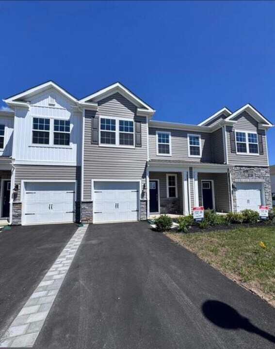 9 Anna Ln in Westampton, NJ - Building Photo