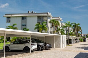Mariner's Cove in Naples, FL - Building Photo
