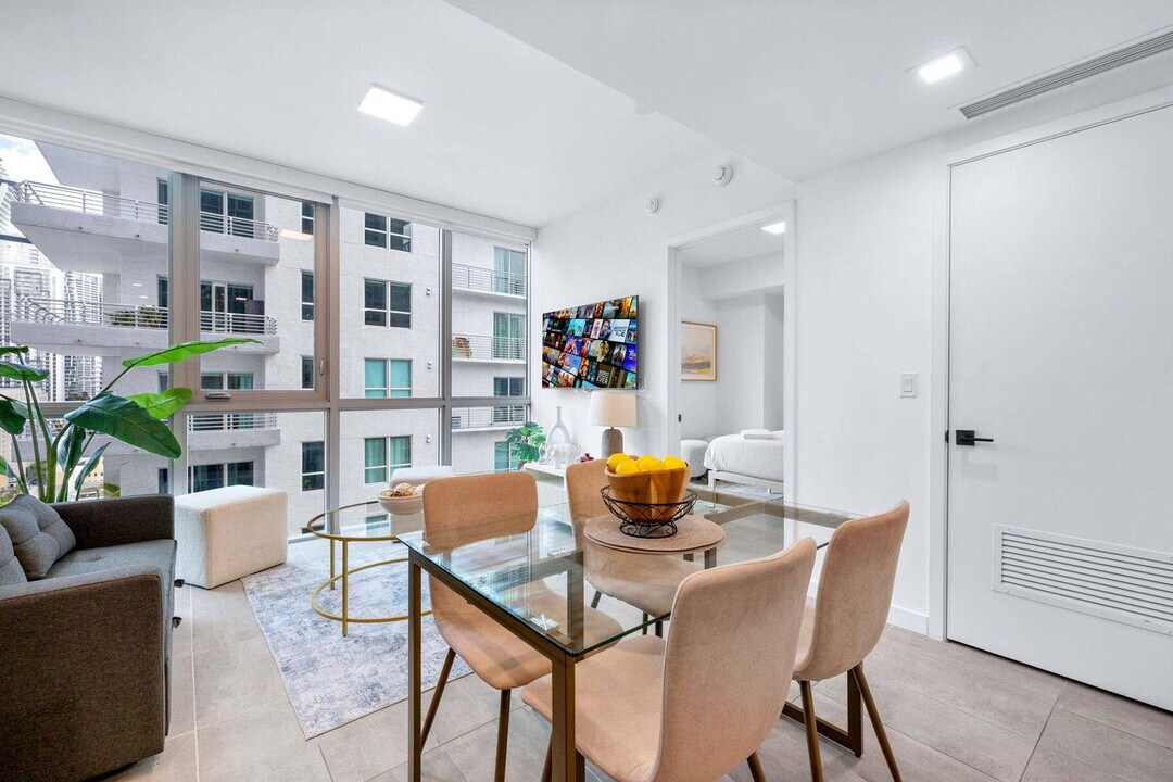 227 NE 2nd St in Miami, FL - Building Photo