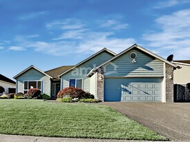 1956 Lynx Ave SW in Albany, OR - Building Photo