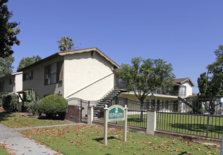 Santa Fe Apartments in Fullerton, CA - Building Photo - Building Photo