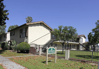 Santa Fe Apartments in Fullerton, CA - Foto de edificio - Building Photo