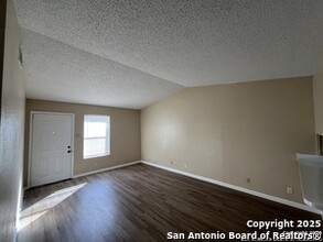 5525 Lochmoor in San Antonio, TX - Foto de edificio - Building Photo