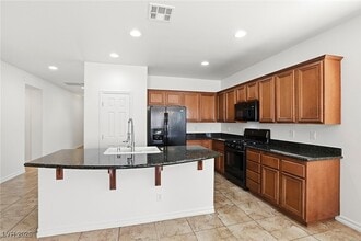 9387 Vital Crest St in Las Vegas, NV - Building Photo - Building Photo