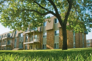 Greenfield Estates in Mounds View, MN - Building Photo