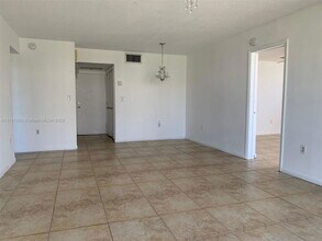 2903 Point E Dr in Sunny Isles Beach, FL - Building Photo - Building Photo
