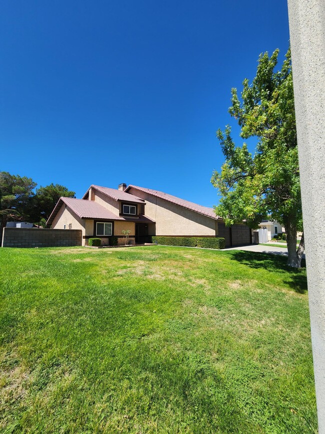 44335 Sedona Way in Lancaster, CA - Building Photo - Building Photo