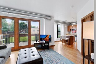 15 E Franklin Ave in Minneapolis, MN - Building Photo