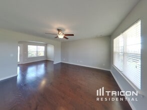 323 Stratford Park Blvd in Gallatin, TN - Building Photo - Building Photo