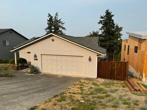 1353 Rainbow Ln in Camano, WA - Building Photo - Building Photo