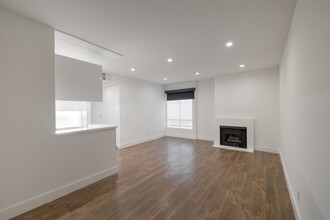 URBANLUX HOLLYWOOD PREMIUM in Los Angeles, CA - Building Photo - Interior Photo