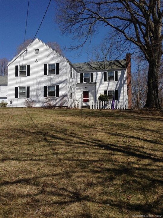66 Hillandale Rd in Fairfield, CT - Building Photo