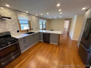 35 Charlene Dr in New Britain, CT - Building Photo - Building Photo