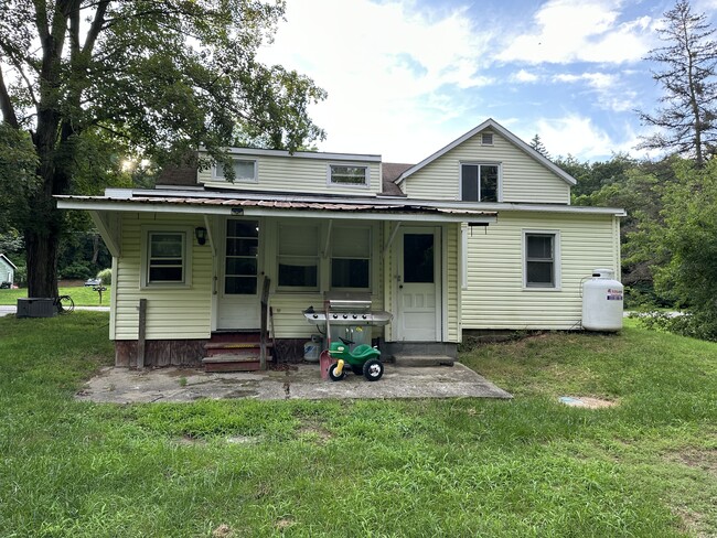 114 Beach Rd in Halfmoon, NY - Building Photo - Building Photo