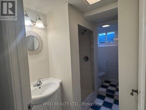 1333 Sheldon Ave in Oakville, ON - Building Photo - Building Photo