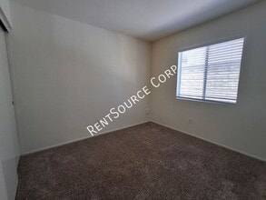 30420 Yosemite Dr in Castaic, CA - Building Photo - Building Photo