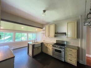28 Charles St in Concord, NH - Building Photo - Building Photo