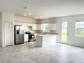 315 Nine Iron Dr in Davenport, FL - Foto de edificio - Building Photo