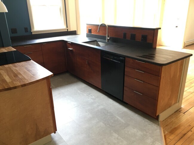 33 St Paul St, Unit #1 in Montpelier, VT - Building Photo - Building Photo