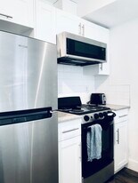 1534 Henshaw Ln in Vancouver, BC - Building Photo