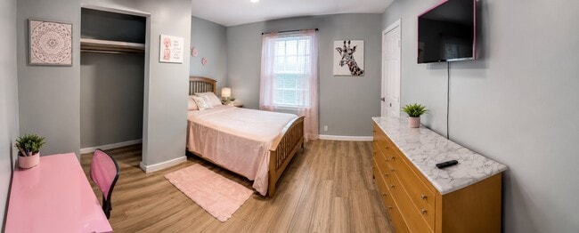 property at 792 Parsons St SW