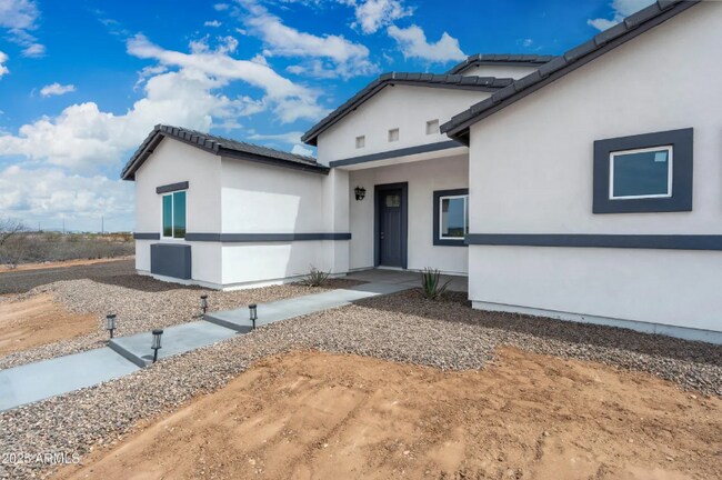 38167 W San Juan Ave in Tonopah, AZ - Foto de edificio - Building Photo