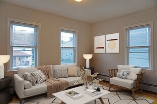 250 River St, Unit 2 in Waltham, MA - Building Photo