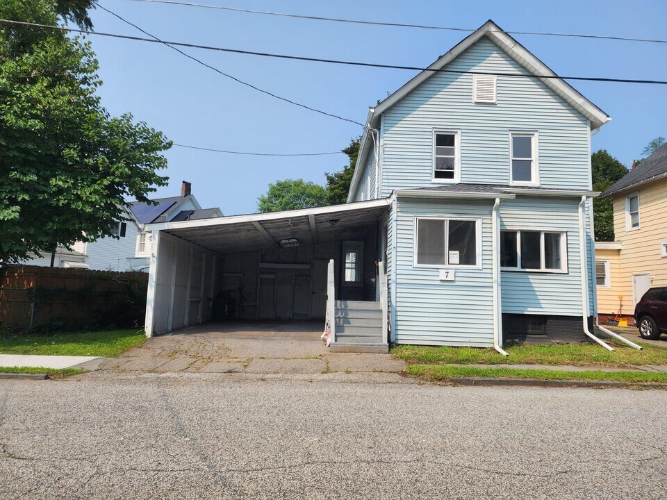 7 Mt William St in Port Jervis, NY - Building Photo