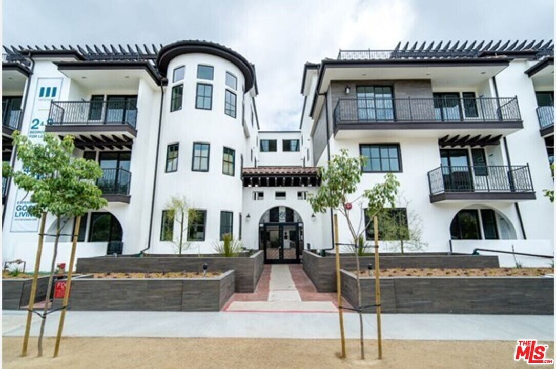 1868 Kelton Ave in Los Angeles, CA - Building Photo