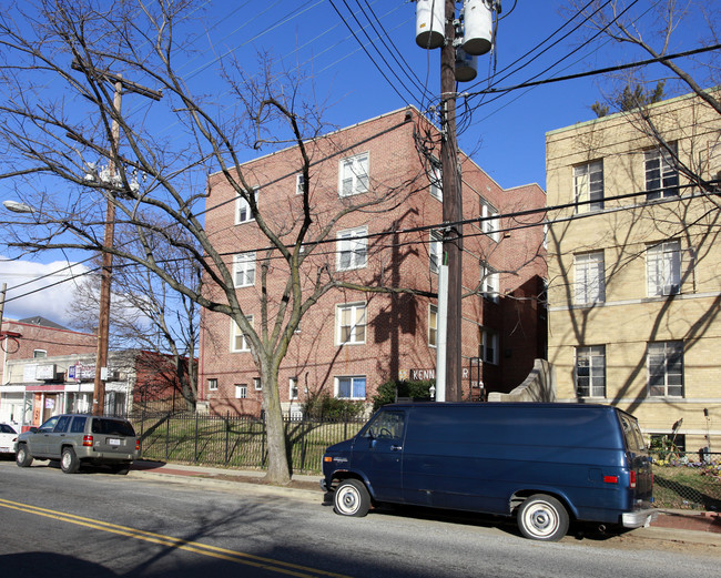 Kenn Manor in Washington, DC - Building Photo - Building Photo