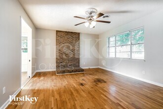 5562 Hood St in Lula, GA - Foto de edificio - Building Photo