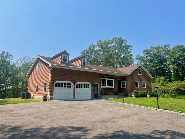 234 Weston Rd in Weston, CT - Building Photo - Building Photo