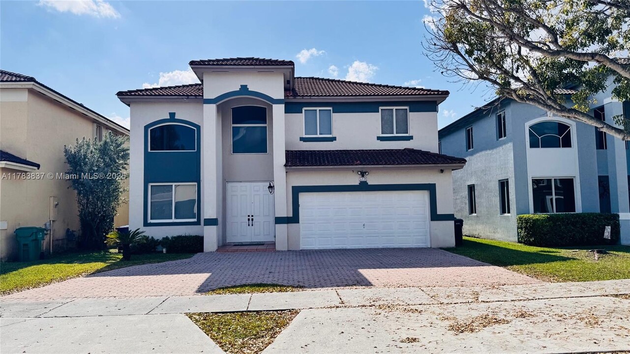 5776 SW 166th Ct in Miami, FL - Foto de edificio