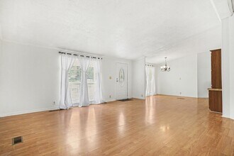 4705 Pearl Rd in Raleigh, NC - Building Photo - Building Photo